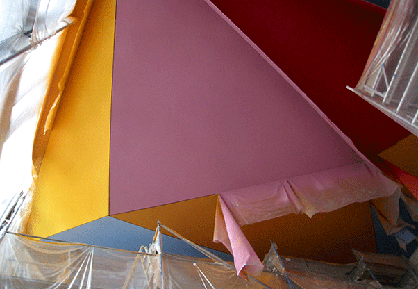 Grundschule Rebstock, Baustelle, Abklebung der Farbflächen