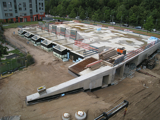 Neubau Sporthalle der Grundschule Rebstock: Fertigstellung des Daches